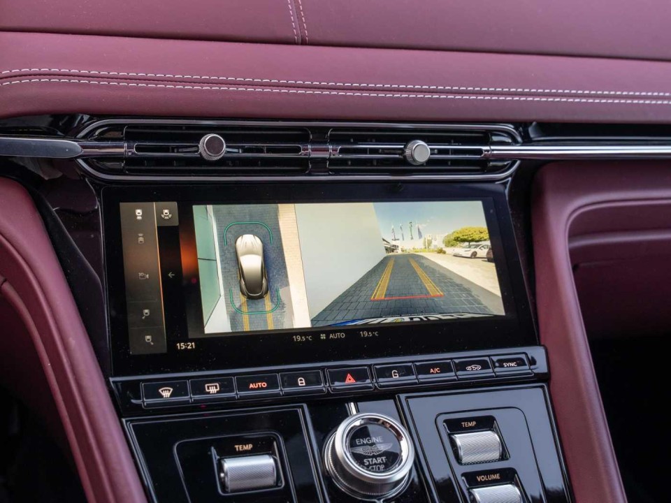 Aston Martin DB12 Coupe - foto 19