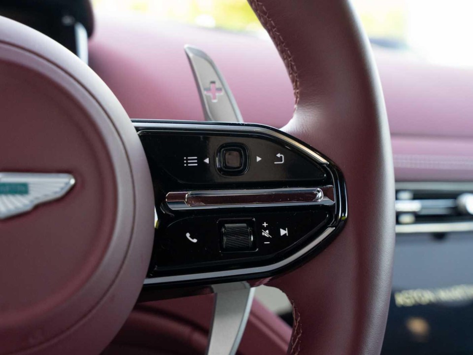 Aston Martin DB12 Coupe - foto 16