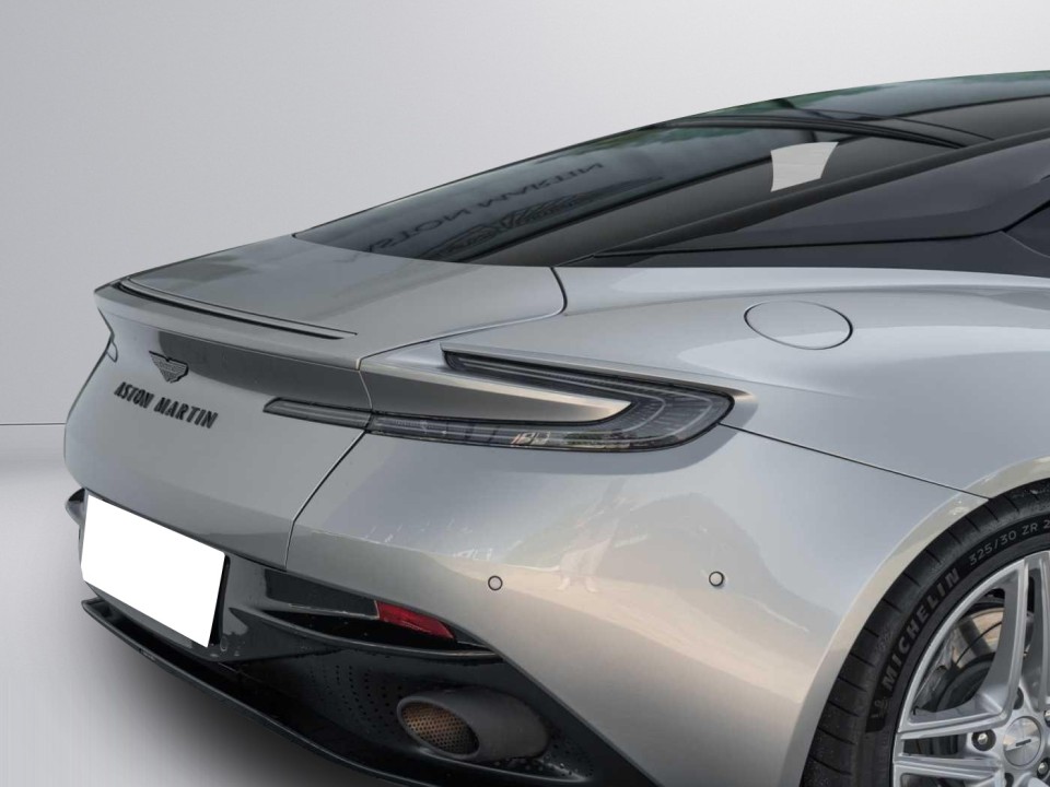 Aston Martin DB12 Coupe - foto 37