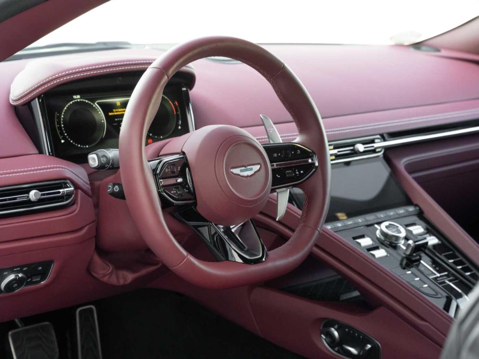 Aston Martin DB12 Coupe - foto 13