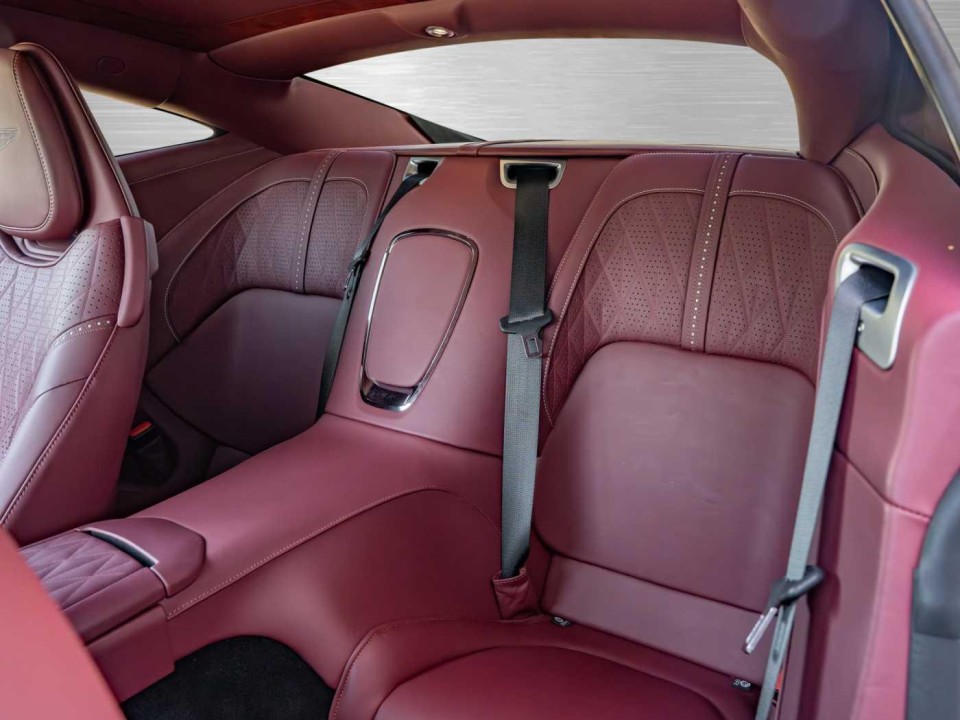 Aston Martin DB12 Coupe - foto 10