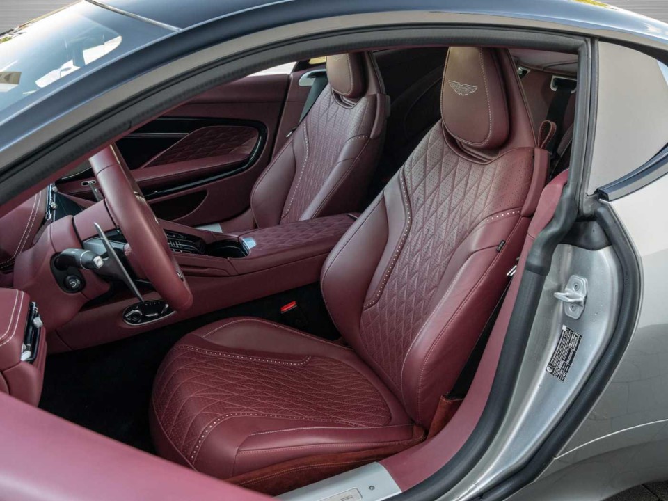 Aston Martin DB12 Coupe - foto 9