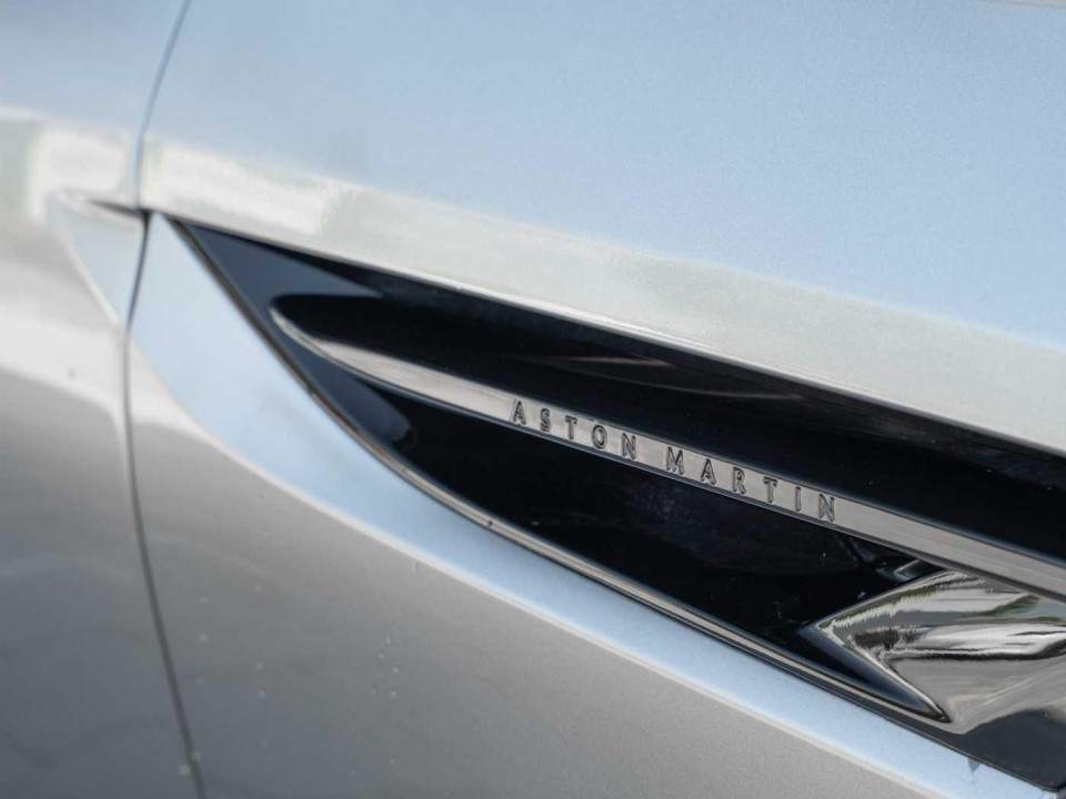 Aston Martin DB12 Coupe - foto 29