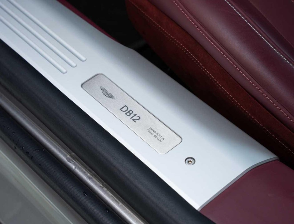 Aston Martin DB12 Coupe - foto 25