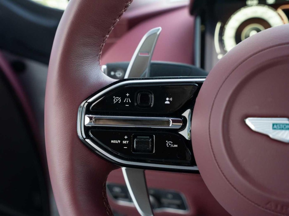 Aston Martin DB12 Coupe - foto 15