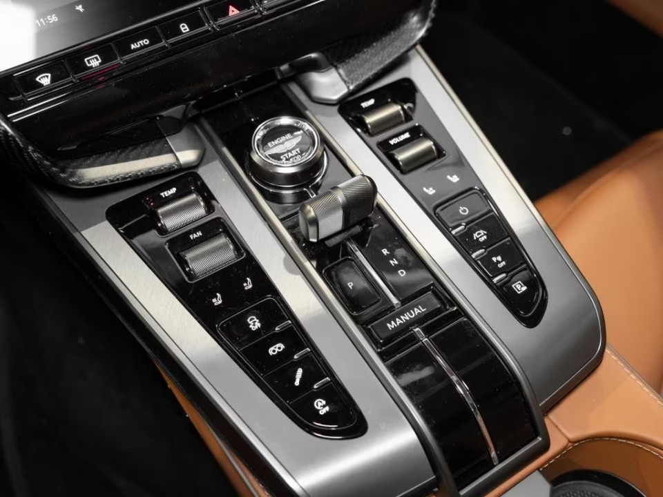 Aston Martin Vanquish - foto 11