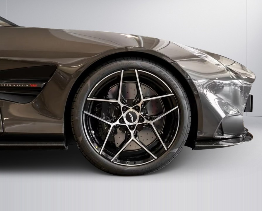 Aston Martin Vanquish - foto 28