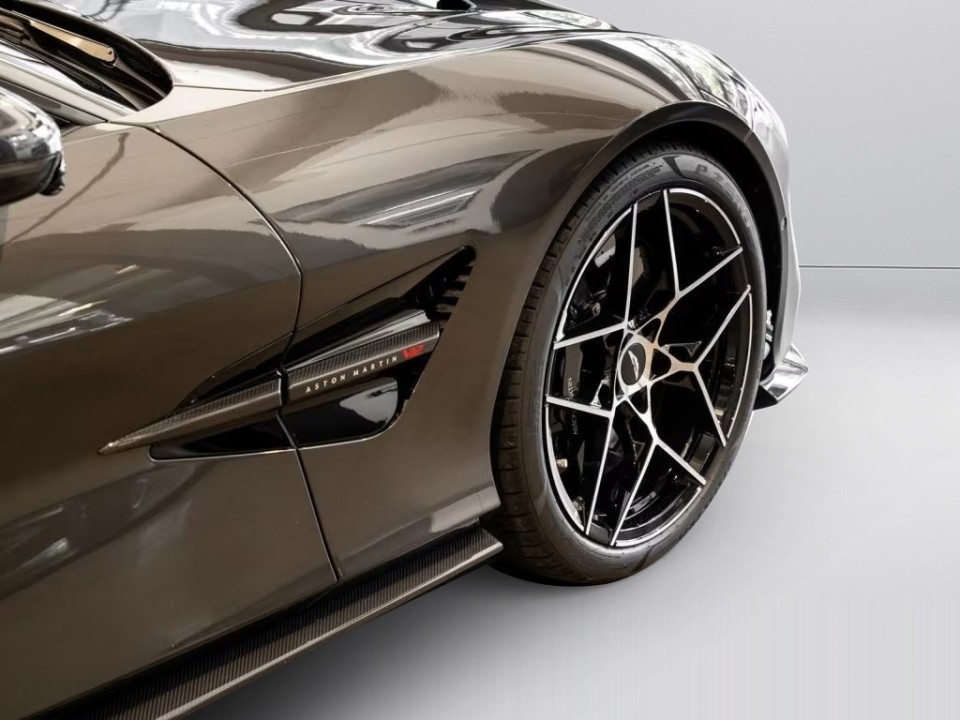 Aston Martin Vanquish - foto 27