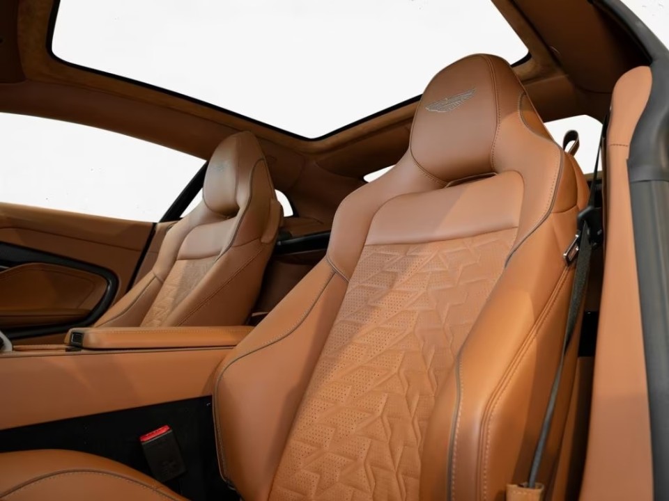 Aston Martin Vanquish - foto 18