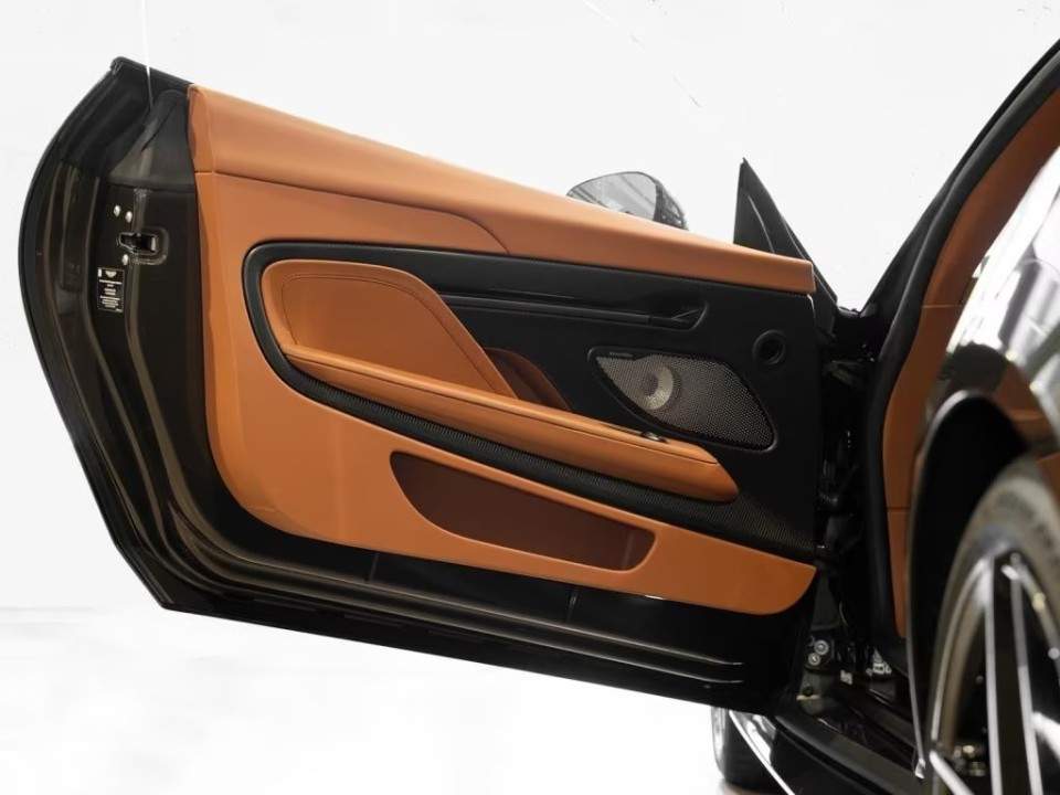 Aston Martin Vanquish - foto 19