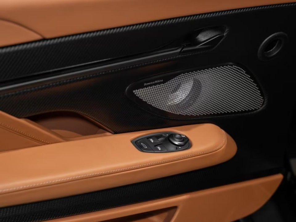 Aston Martin Vanquish - foto 20