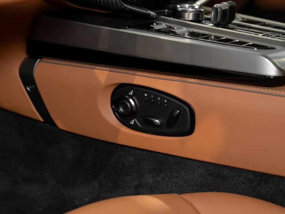 Aston Martin Vanquish - foto 21