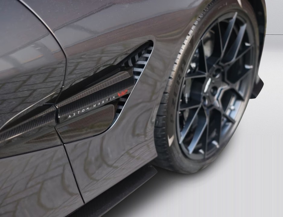 Aston Martin Vanquish - foto 42