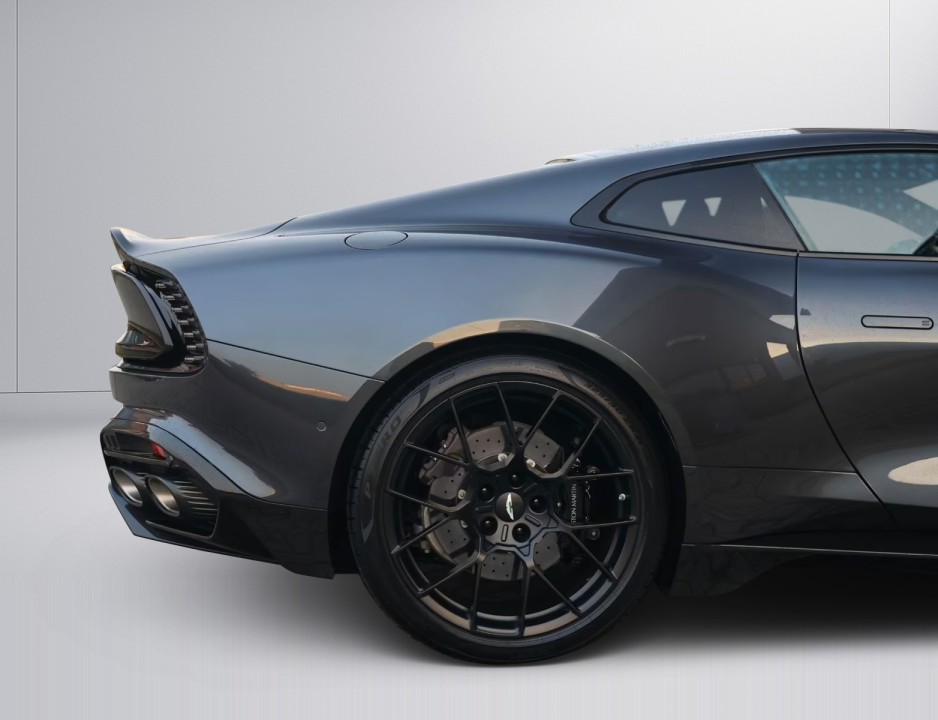 Aston Martin Vanquish - foto 46