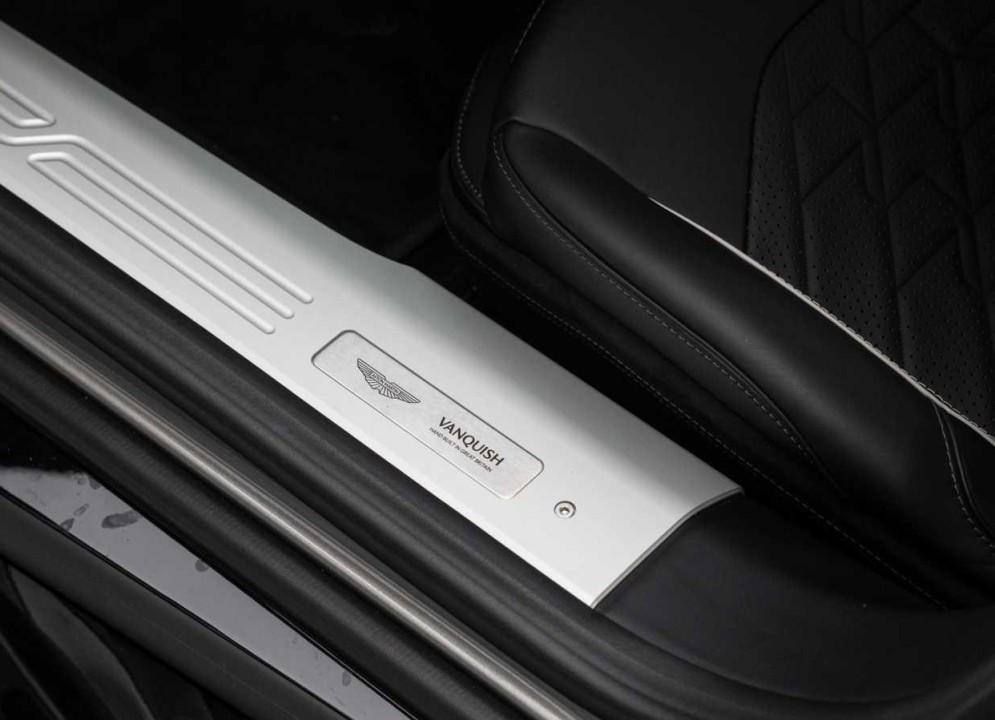 Aston Martin Vanquish - foto 26