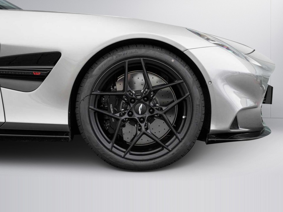 Aston Martin Vanquish - foto 35