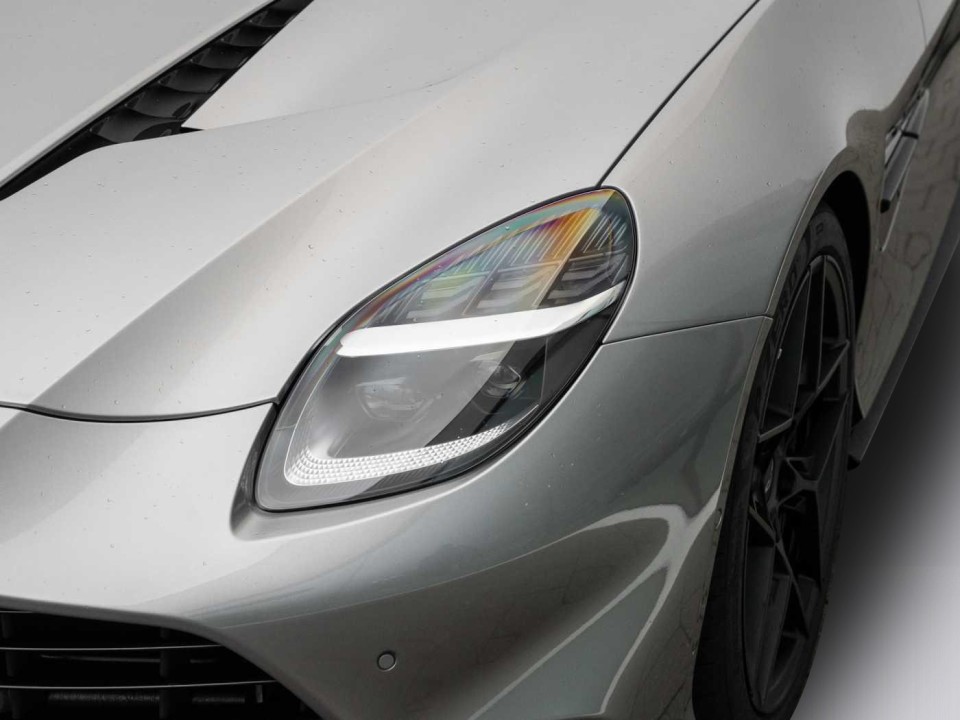 Aston Martin Vanquish - foto 28