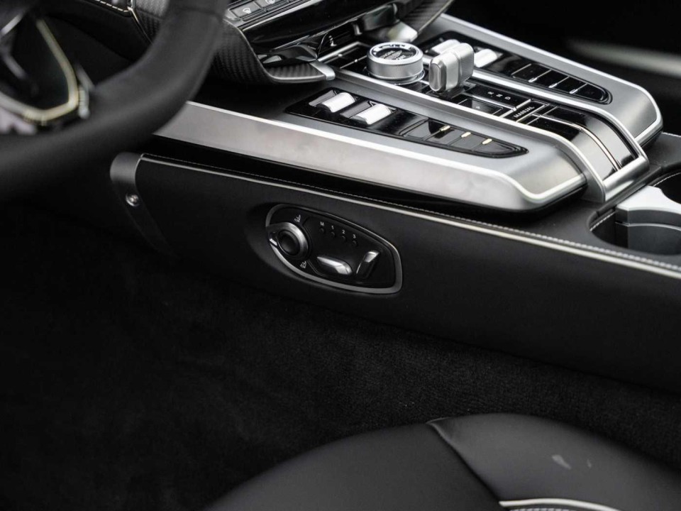 Aston Martin Vanquish - foto 16