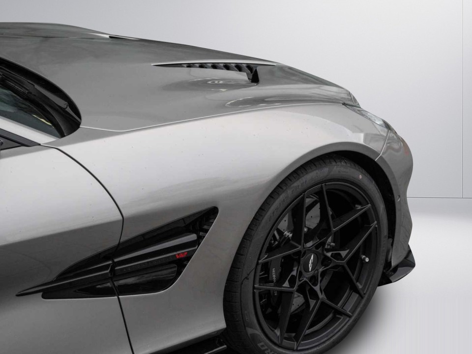 Aston Martin Vanquish - foto 29