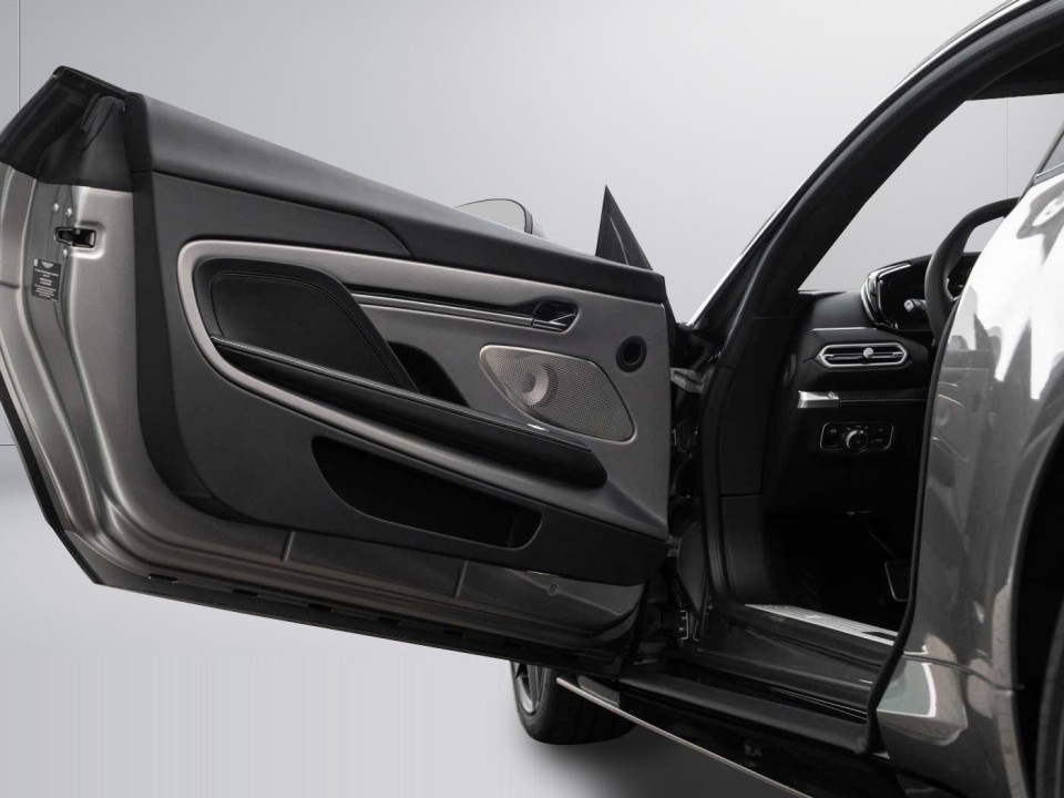 Aston Martin Vanquish - foto 25