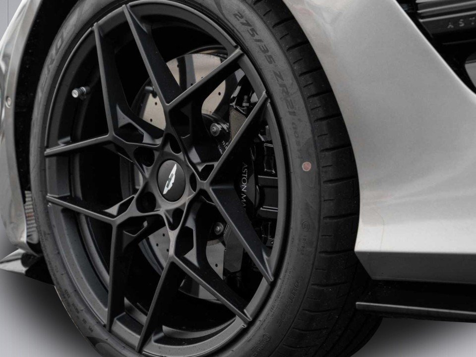 Aston Martin Vanquish - foto 36