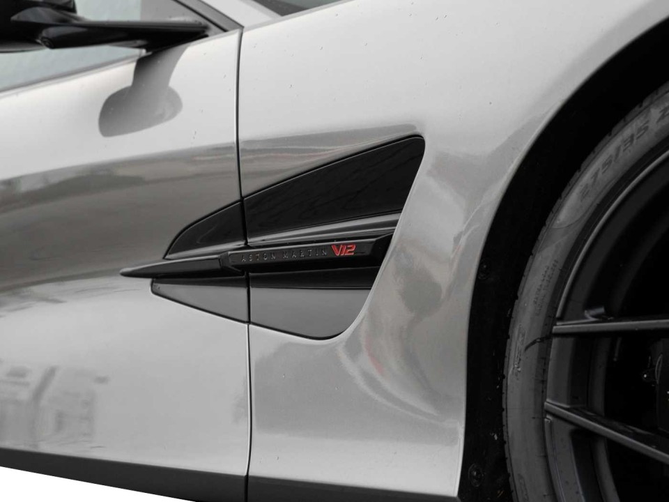 Aston Martin Vanquish - foto 34