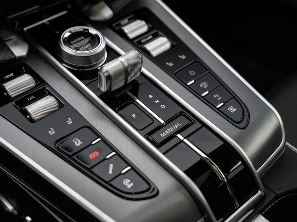 Aston Martin Vanquish - foto 18