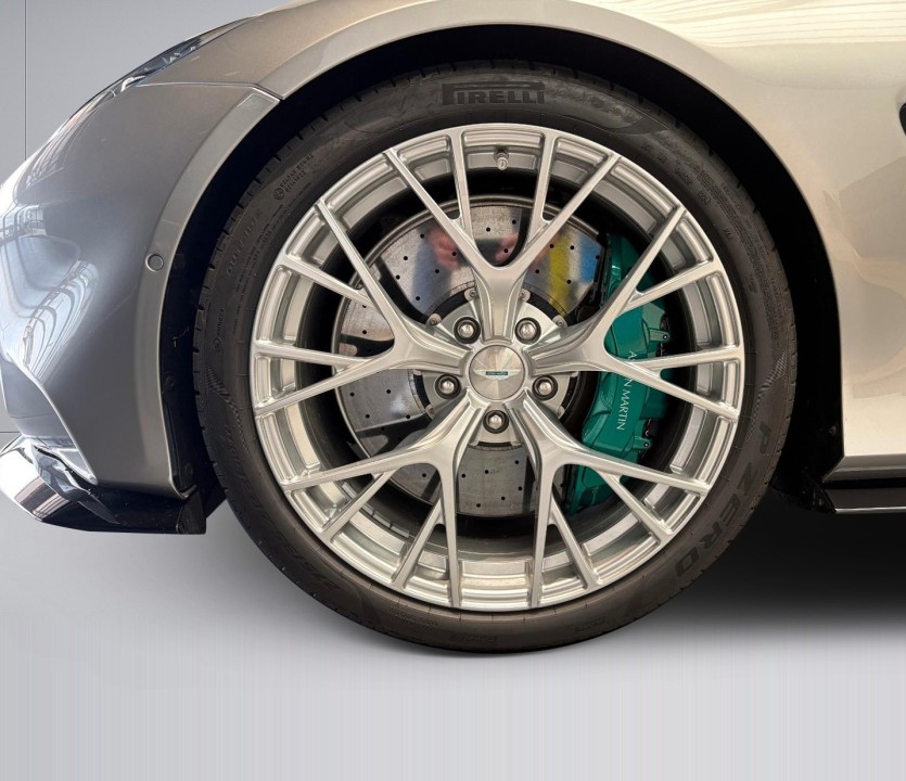 Aston Martin Vanquish - foto 18