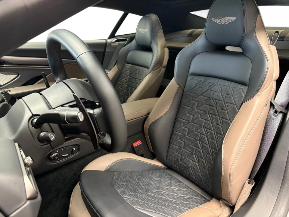 Aston Martin Vanquish - foto 6