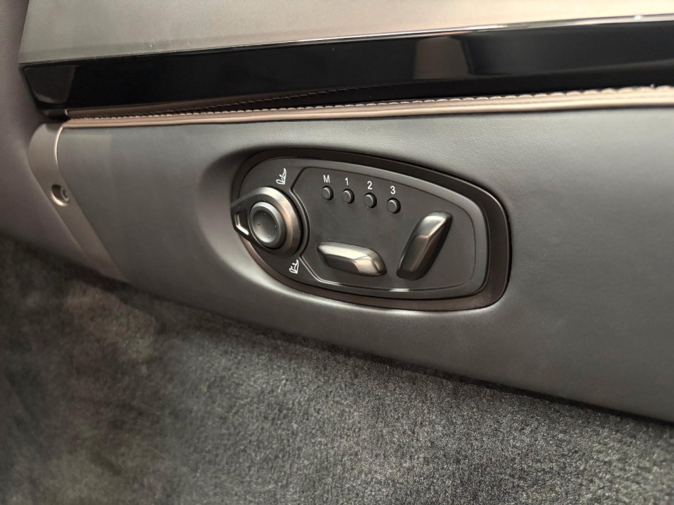 Aston Martin Vanquish - foto 9