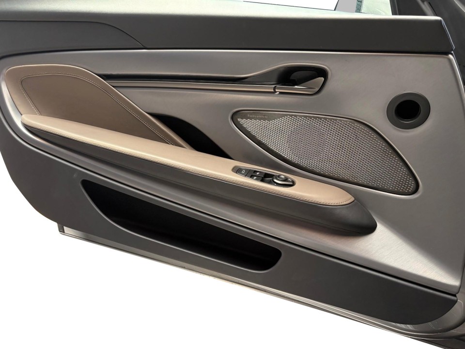 Aston Martin Vanquish - foto 11