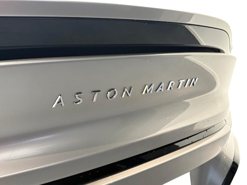 Aston Martin Vanquish - foto 13