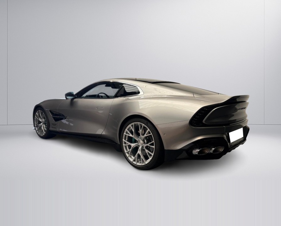 Aston Martin Vanquish (3)