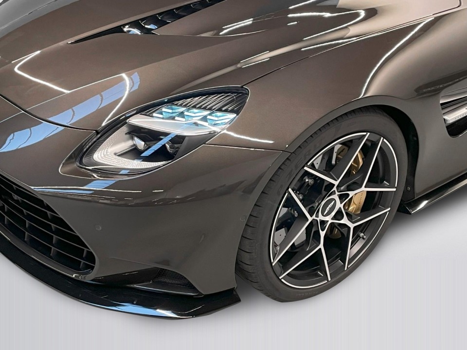 Aston Martin Vanquish - foto 18