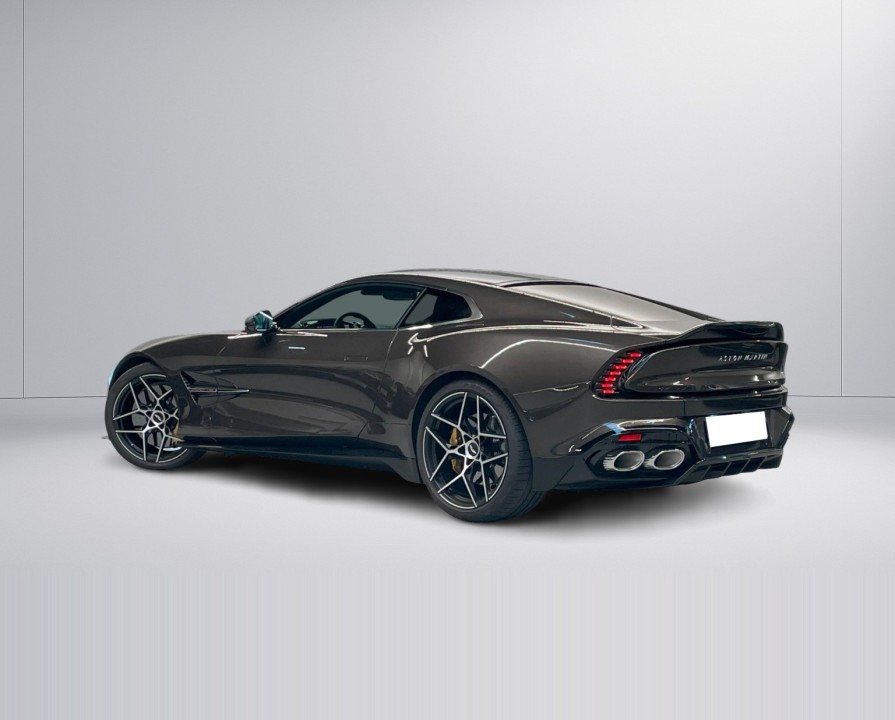 Aston Martin Vanquish (2)