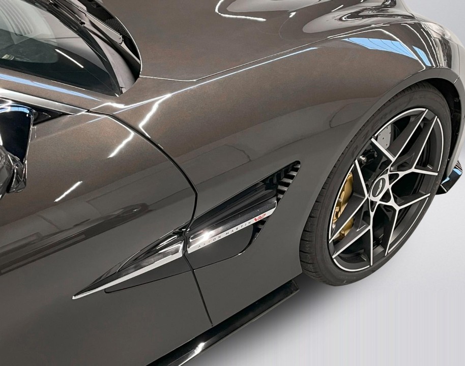 Aston Martin Vanquish - foto 17