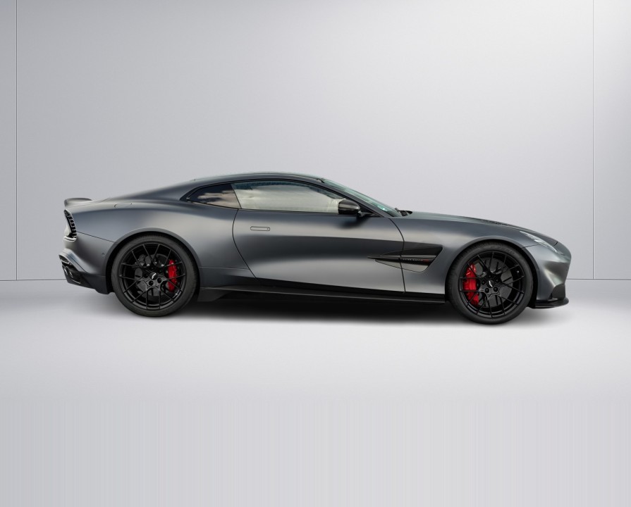 Aston Martin Vanquish (2)