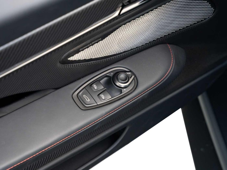 Aston Martin Vanquish - foto 24