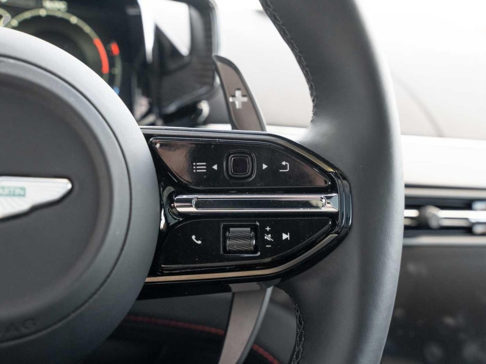 Aston Martin Vanquish - foto 13