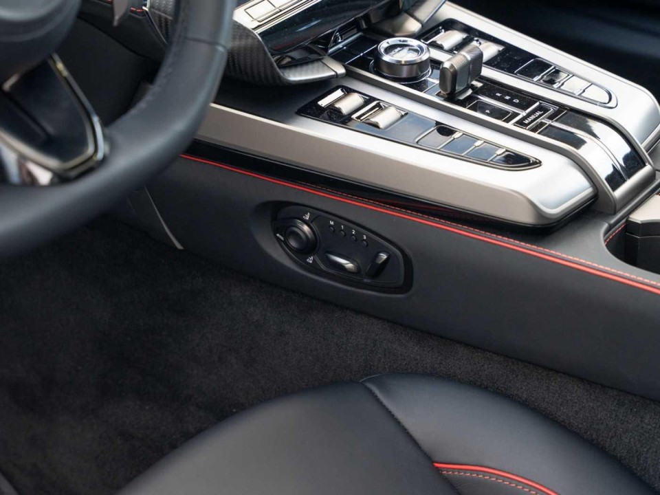 Aston Martin Vanquish - foto 18