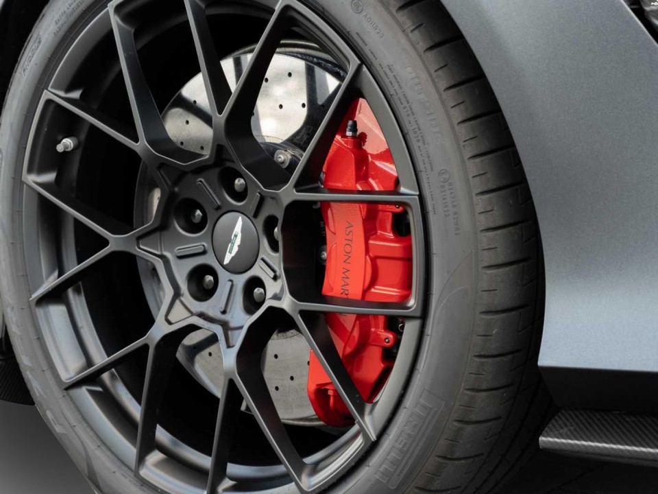 Aston Martin Vanquish - foto 40