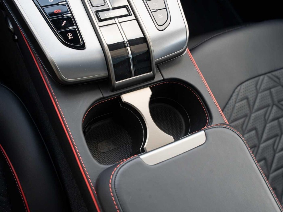 Aston Martin Vanquish - foto 19