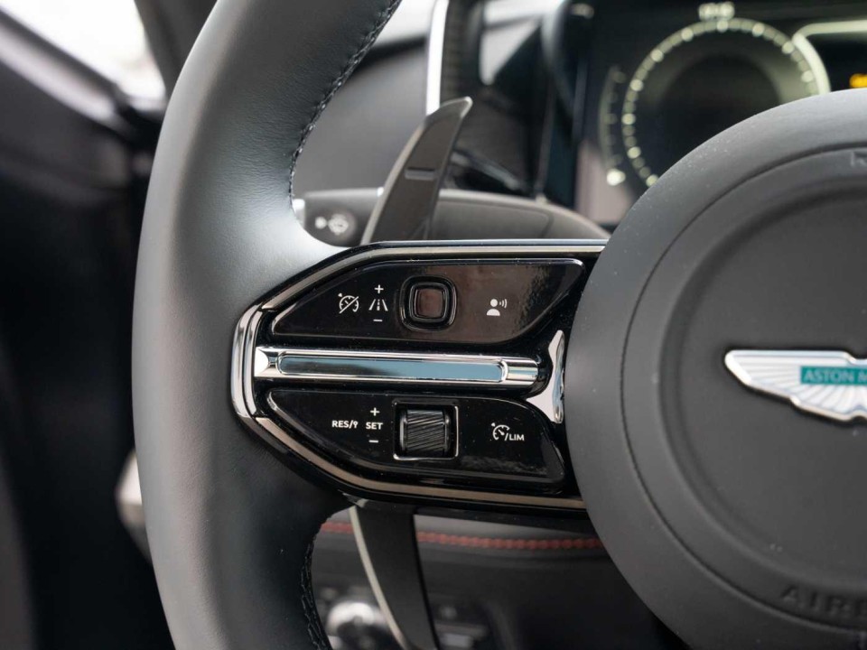 Aston Martin Vanquish - foto 12
