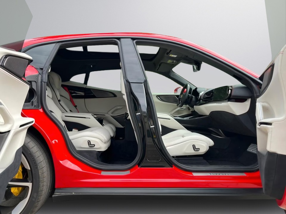 Ferrari Purosangue - foto 10