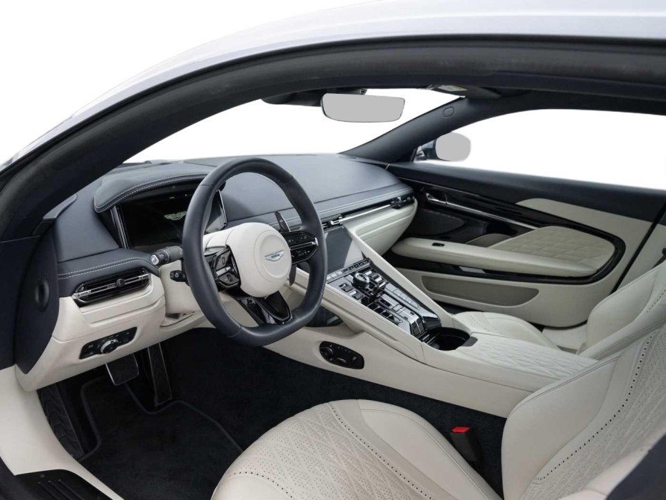 Aston Martin DB12 - foto 12