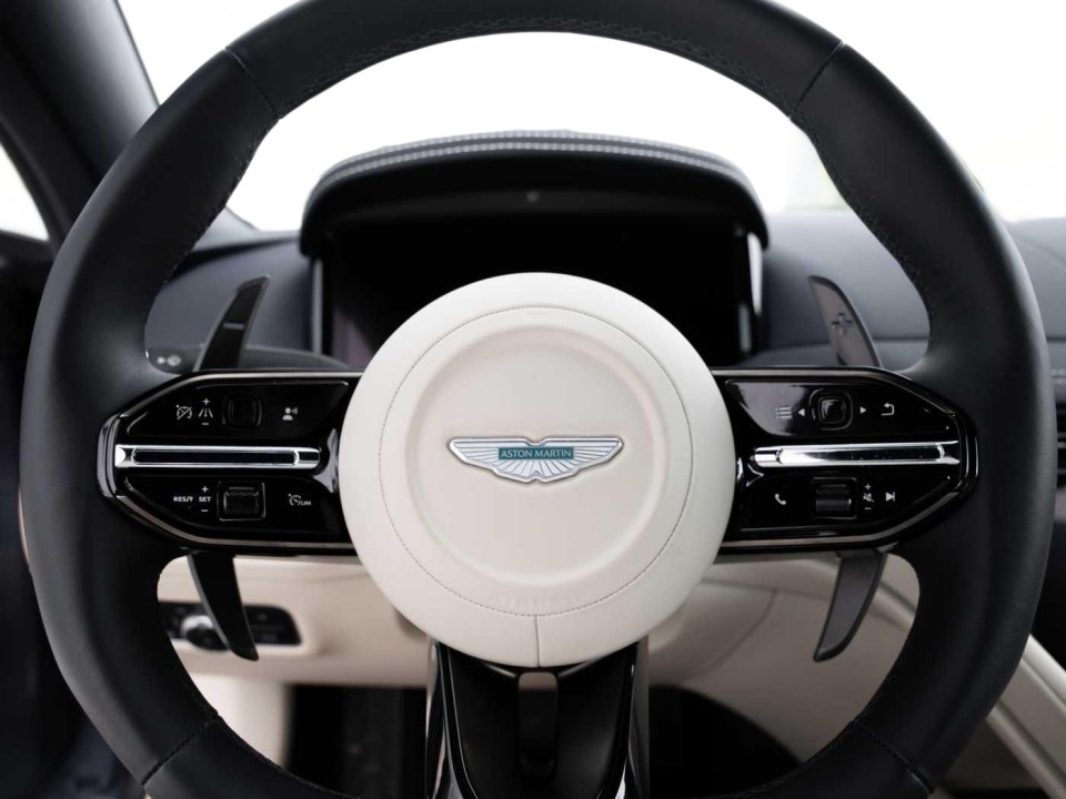 Aston Martin DB12 - foto 15