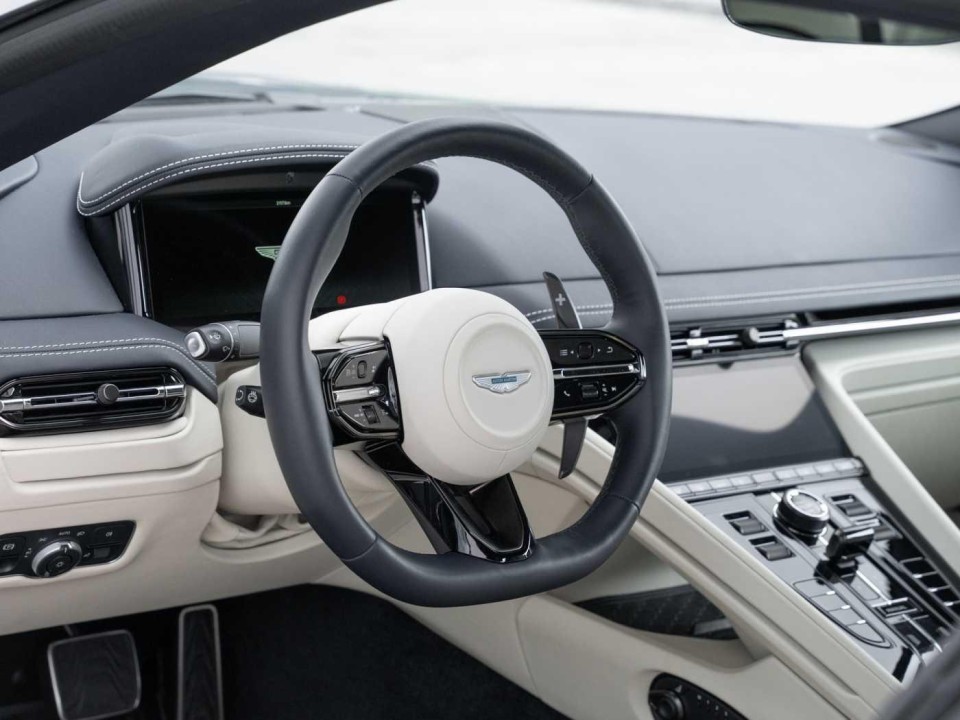 Aston Martin DB12 - foto 14