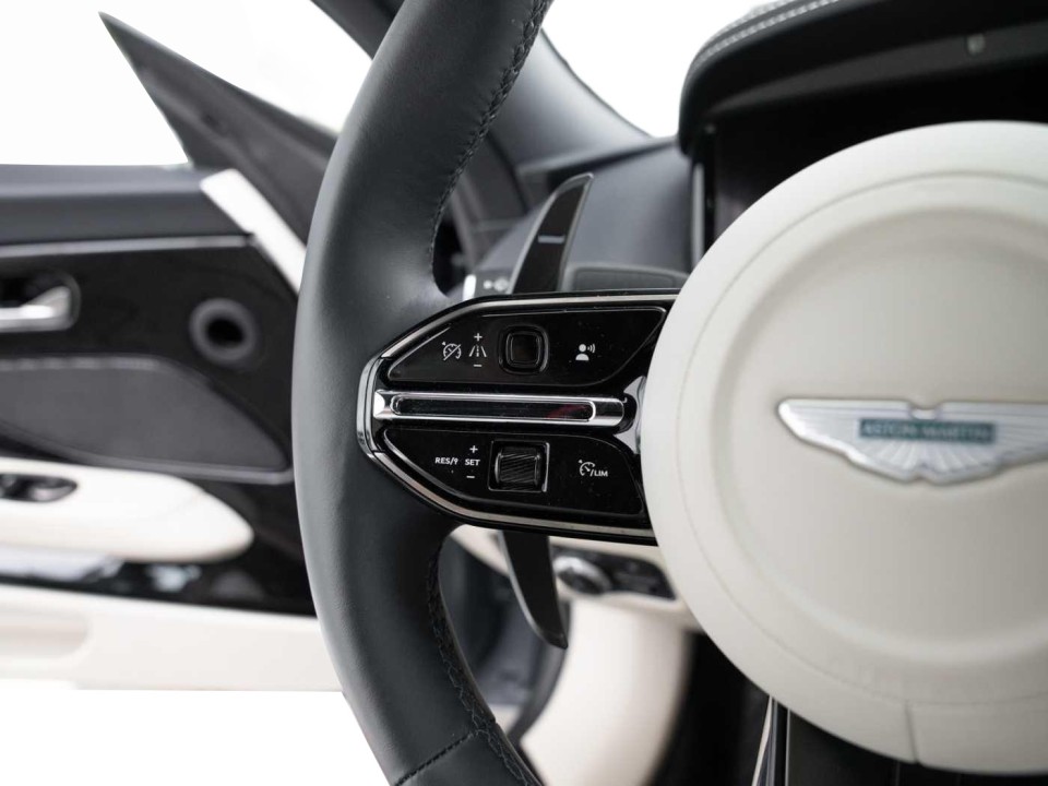 Aston Martin DB12 - foto 17