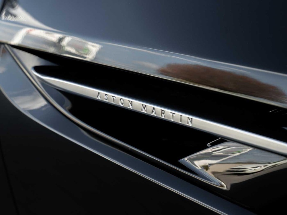 Aston Martin DB12 - foto 25