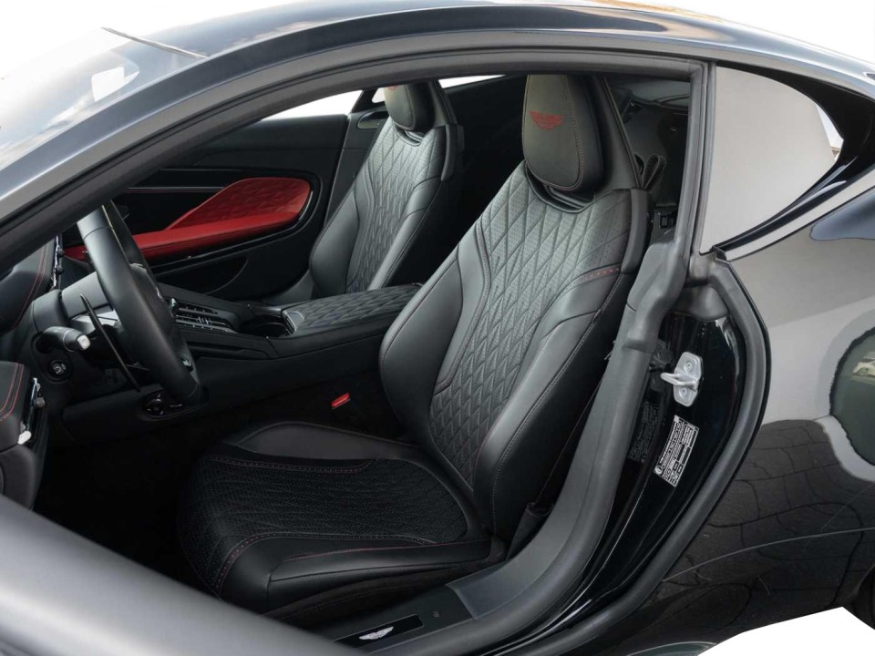 Aston Martin DB12 - foto 9